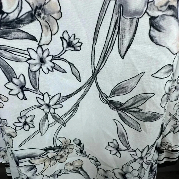 White House Black Market white top with black floral pattern size 2 - Picture 7 of 11